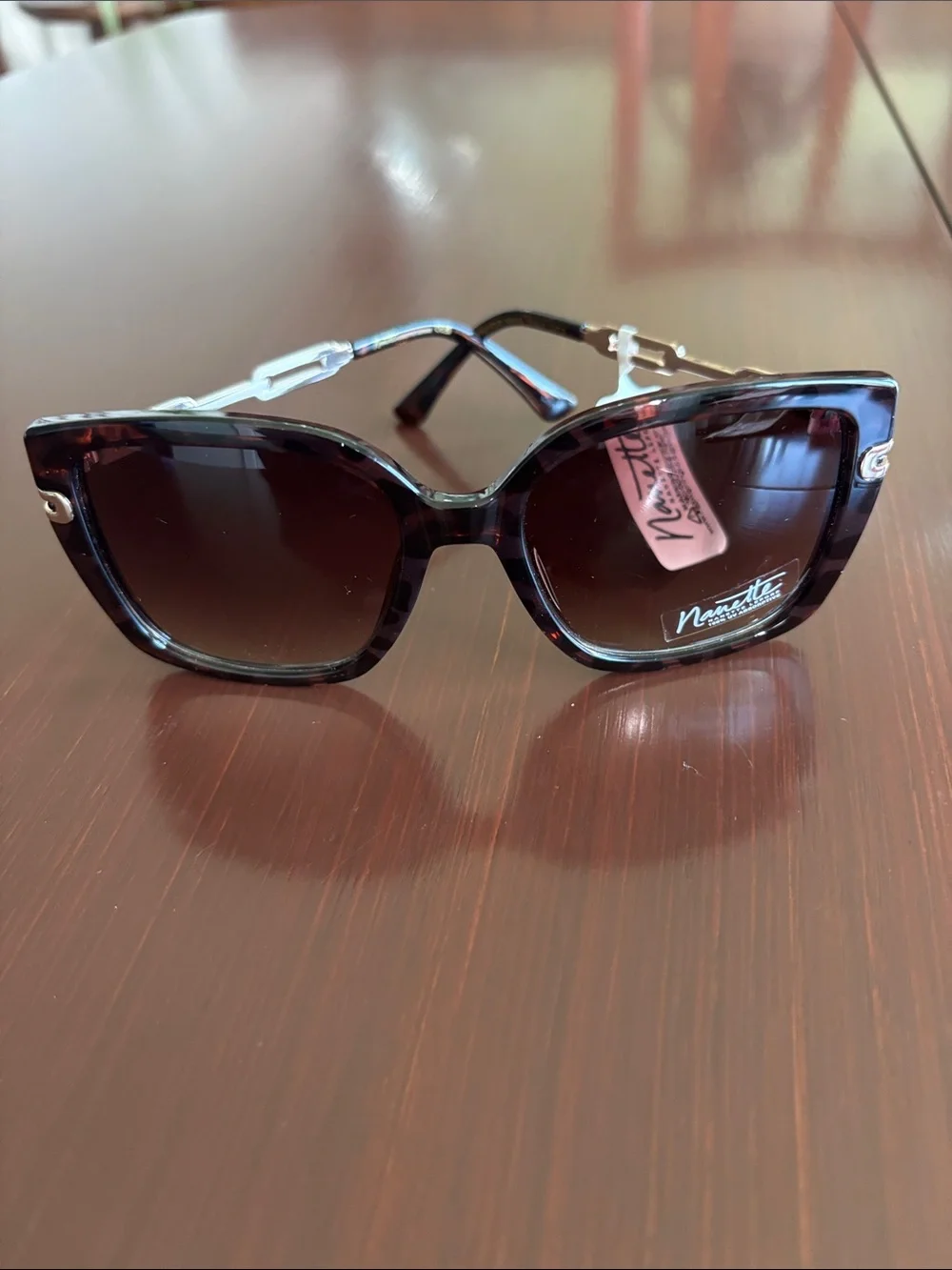 Nanette Lepore 100% UV protection,cat eye tortoise frame,gold chain arm,CAT 3,